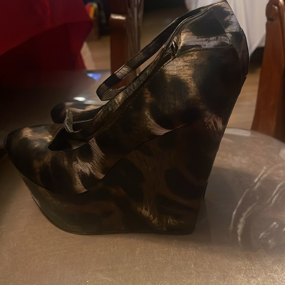 Used leopard platforms. - Picture 3 of 3